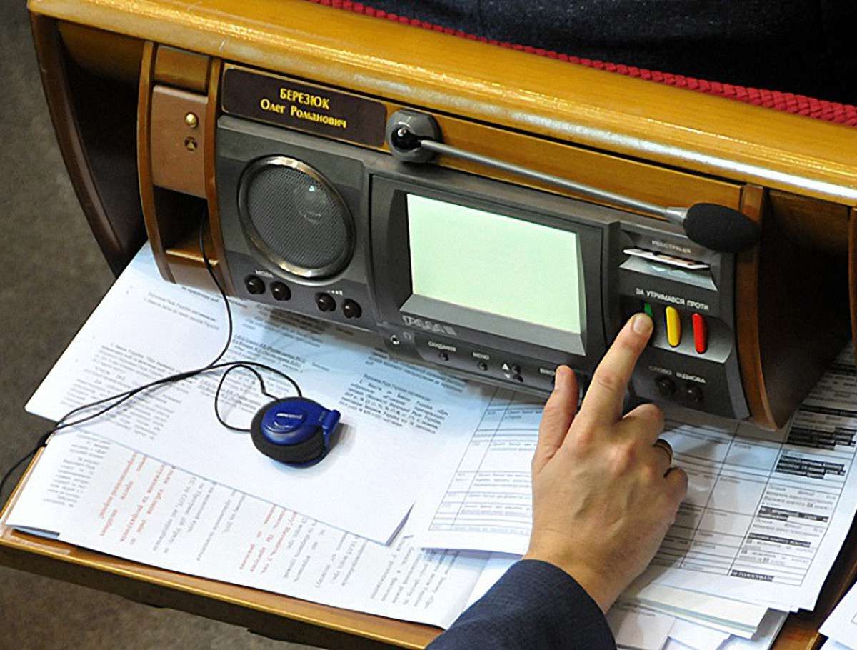 У березні у Верховній Раді жодного разу не голосували 11 депутатів
