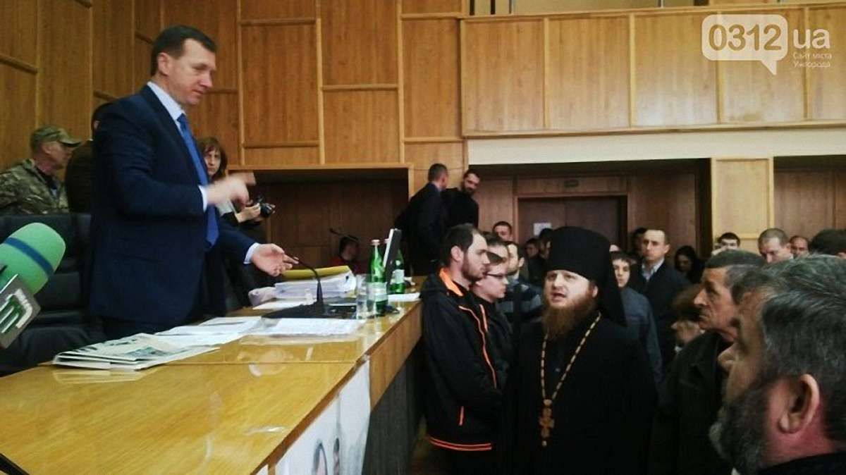 В Ужгороді через земельну ділянку побилися парафіяни УАПЦ та УПЦ (МП)