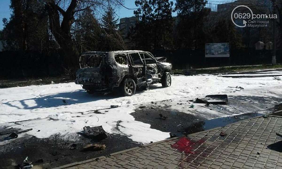 У центрі Маріуполя підірвали автомобіль із полковником СБУ
