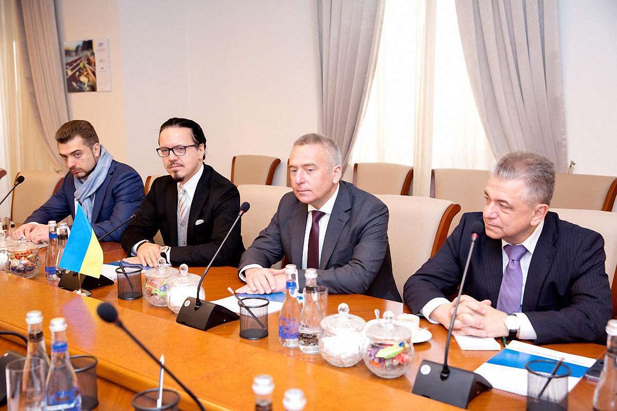 «Укрзалізниця» приєдналася до транскаспійського транспортного коридору
