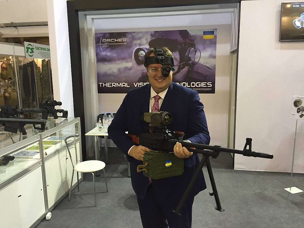 Антон Геращенко задекларував ₴143 тис. доходу і карабін Colt