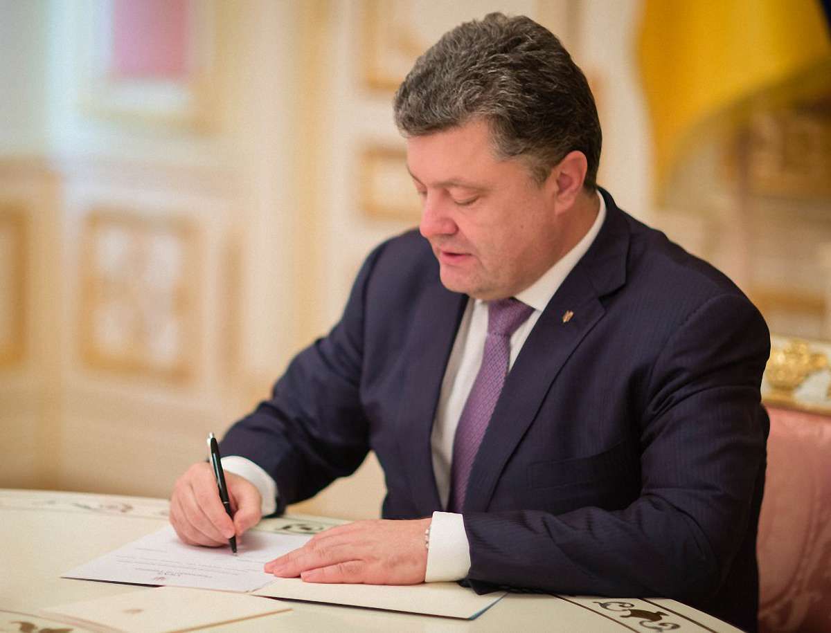 Президент посилив охорону посольств і консульств в Україні