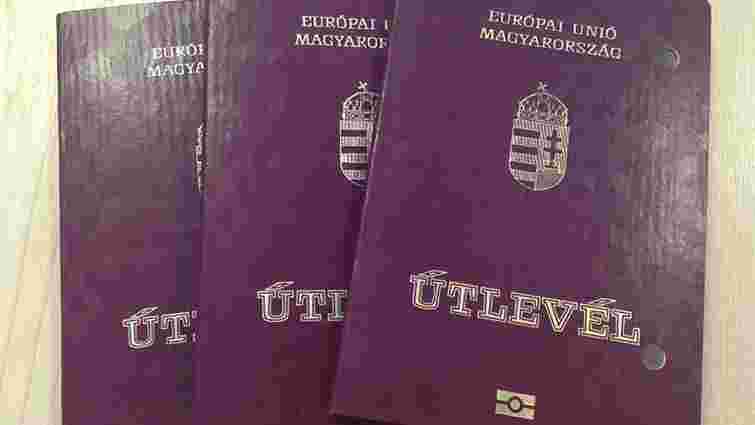 На Закарпатті шахрайка видурила у місцевих мешканців $1,5 тис. за угорські паспорти
