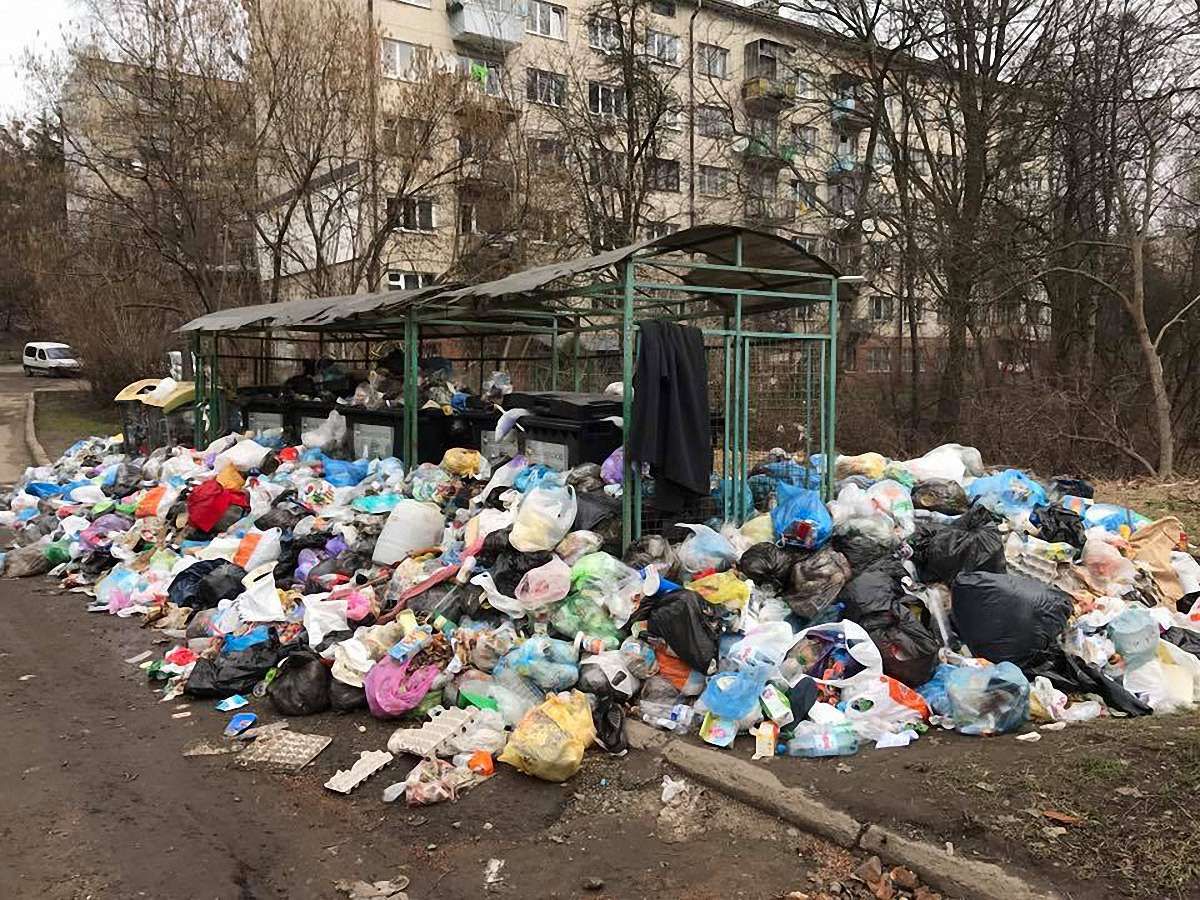 Головні лікарі Львова просять  президента та уряд допомогти з вивезенням сміття