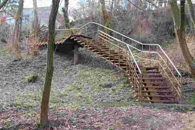 У двох парках Львова відремонтують аварійні сходи