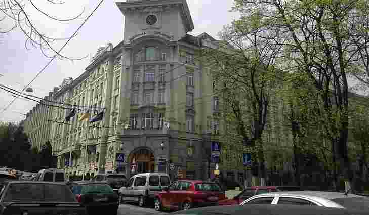 У головному офісі Львівської залізниці та штаб-квартирі Дубневичів проходять обшуки