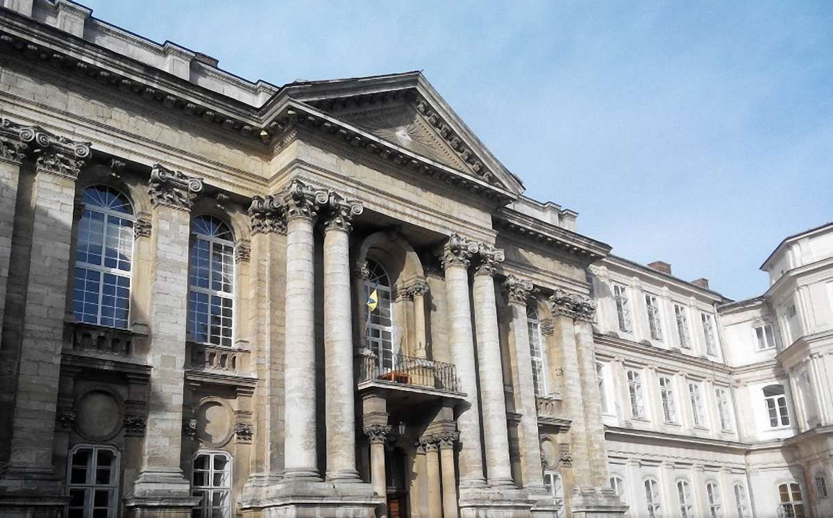 Пологове та гінекологічне відділення Львівської обласної лікарні закривають на реконструкцію