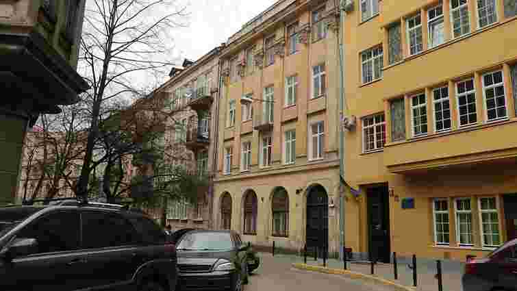 У Львові суд зняв арешт з чотирьох приміщень, які незаконно вивели з комунальної власності