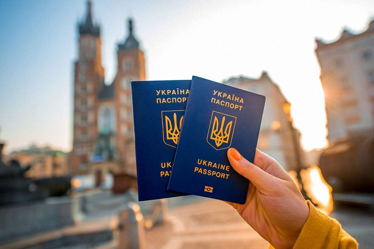 У Європарламенті розповіли, за яких умов можуть скасувати безвізовий режим з Україною