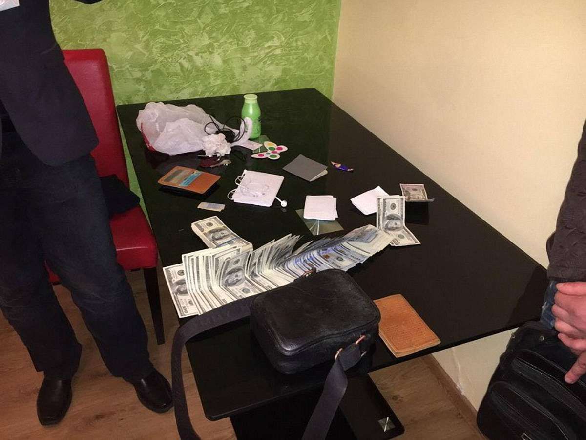 Керівника управління Держгеокадастру Івано-Франківщини затримали на хабарі
