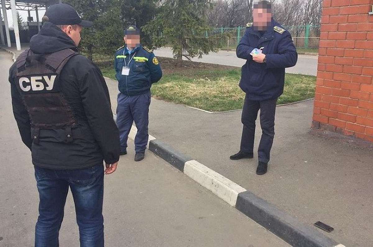 СБУ затримала на хабарі двох харківських митників
