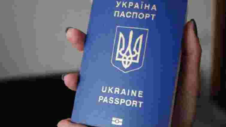 Біометричні закордонні паспорти вже отримали понад 3 млн українців