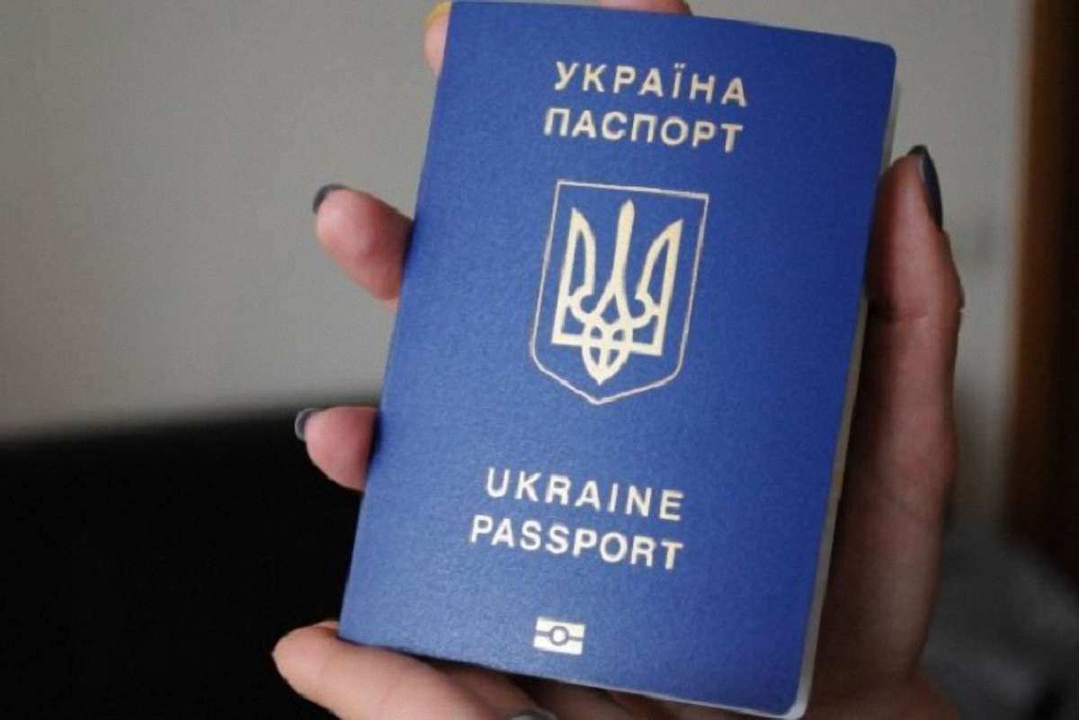 Біометричні закордонні паспорти вже отримали понад 3 млн українців