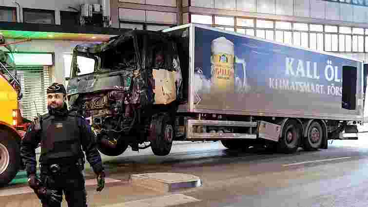 У Швеції поліцейські затримали водія, який направив вантажівку на пішоходів