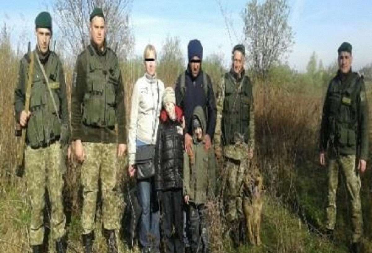 Турок та українка з неповнолітніми дітьми намагались незаконно перетнути кордон у Шегинях
