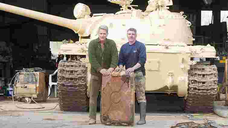 Британець знайшов п'ять злитків золота у радянському танку Т54, купленому на eBay