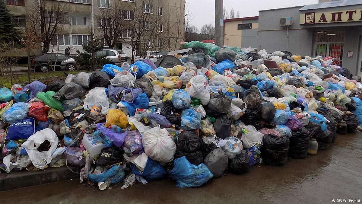 Найвищі церковні ієрархи Львова просять зняти «сміттєву блокаду»