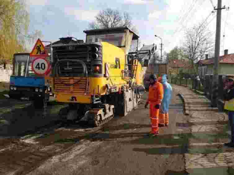 У Великих Мостах розпочали ремонт на автотрасі регіонального значення