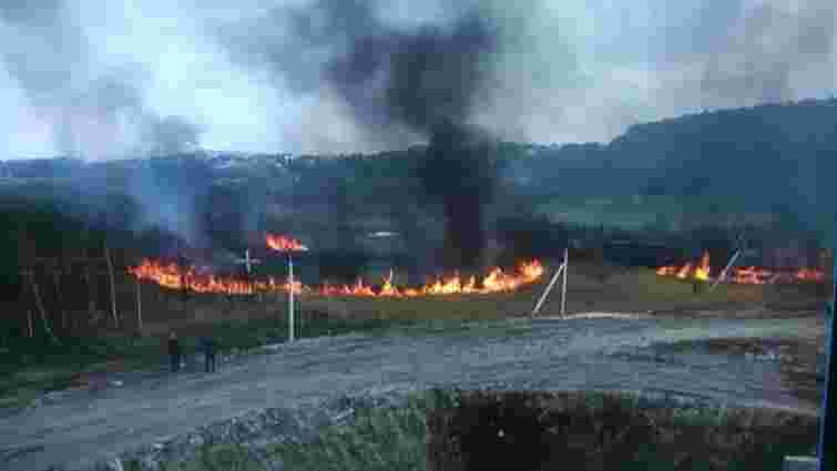 За 500 м до Грибовицького сміттєзвалища виникла масштабна пожежа
