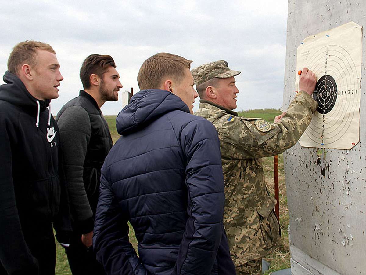 «Лиш би грали не так, як стріляють»