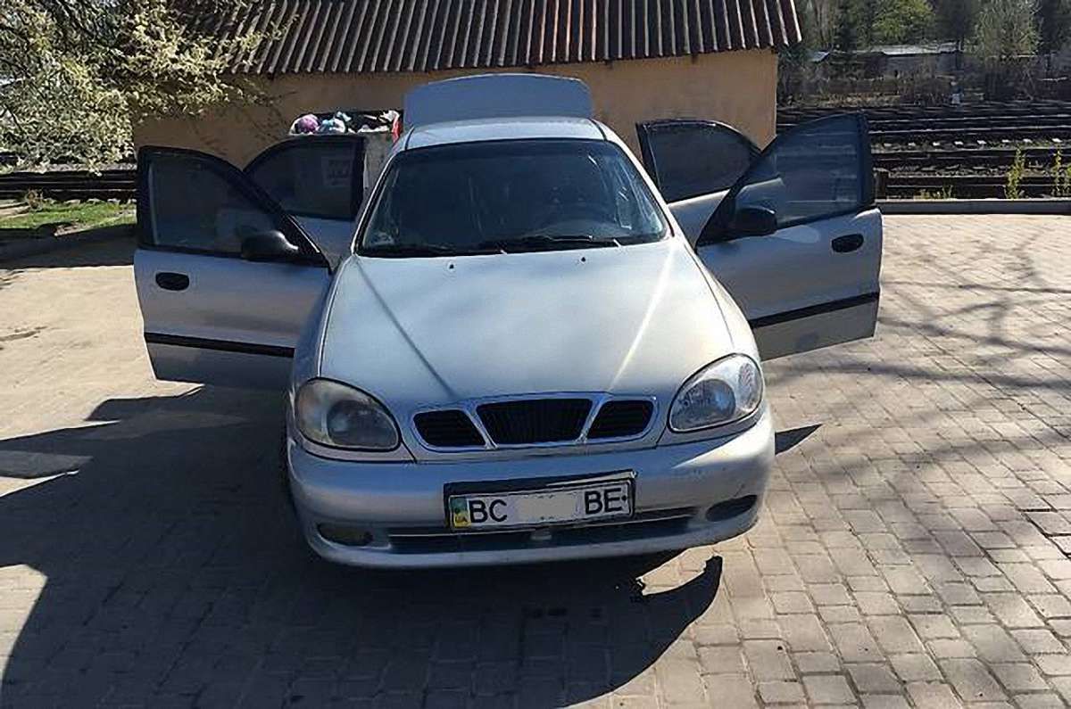 На Сихові грабіжники забрали у пасажира «Деу Сенс» рюкзак із ₴750 тис.
