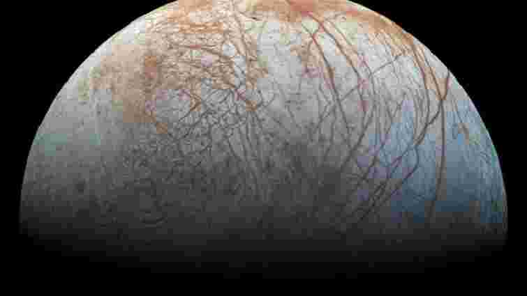 NASA повідомило про можливе існування життя в океані на одному з супутників Сатурна та Юпітера