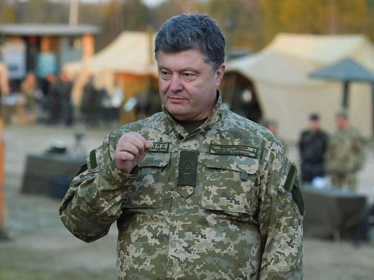 Петро Порошенко підписав закон про посилення відповідальності військовослужбовців