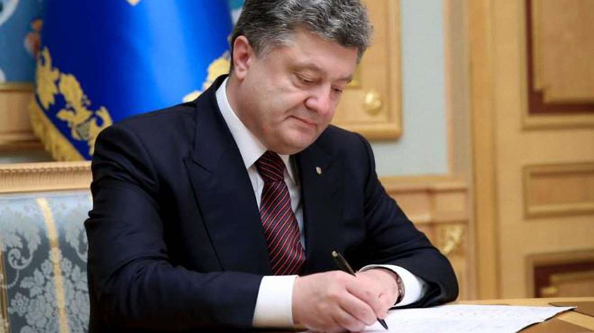 Президент підписав закон про скасування печаток на документах