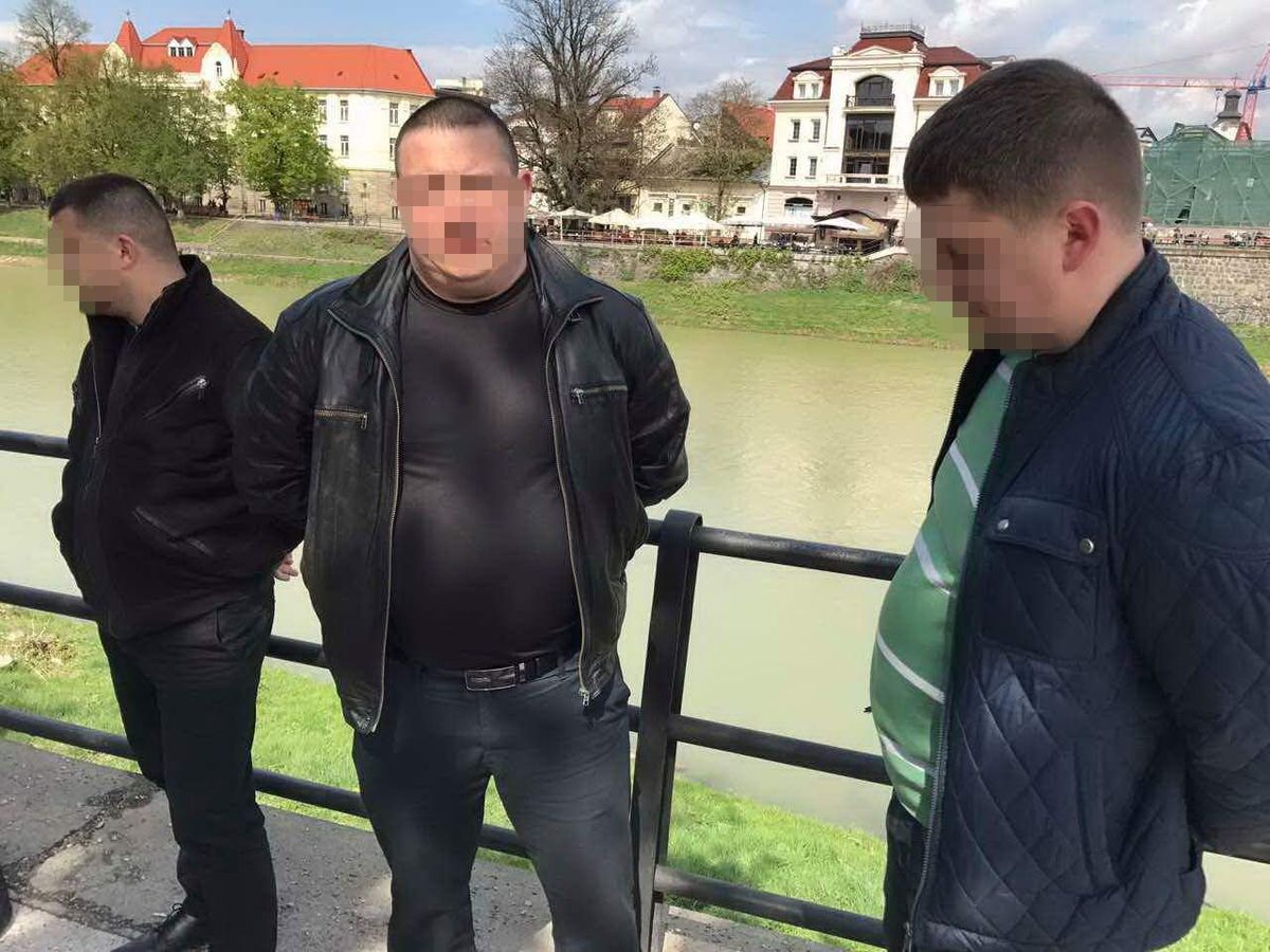 У Закарпатській області на хабарі затримали трьох працівників Державної фіскальної служби