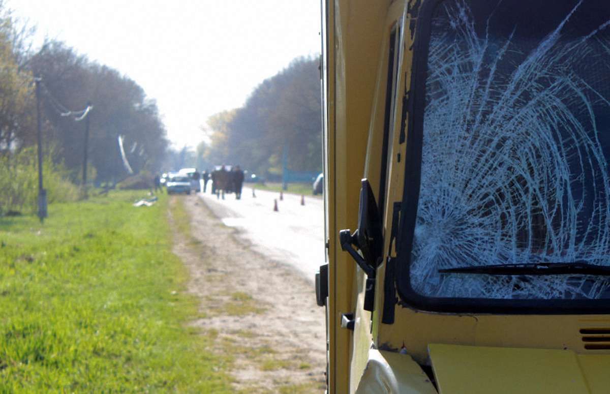 На Буковині велосипедист загинув під колесами хлібовоза