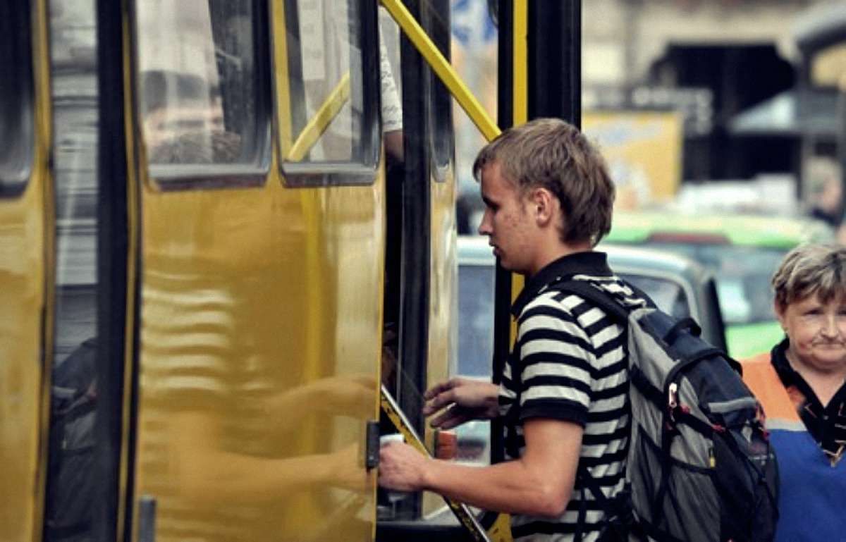 На Великдень у Львові на маршрути виїхала лише третина автобусів