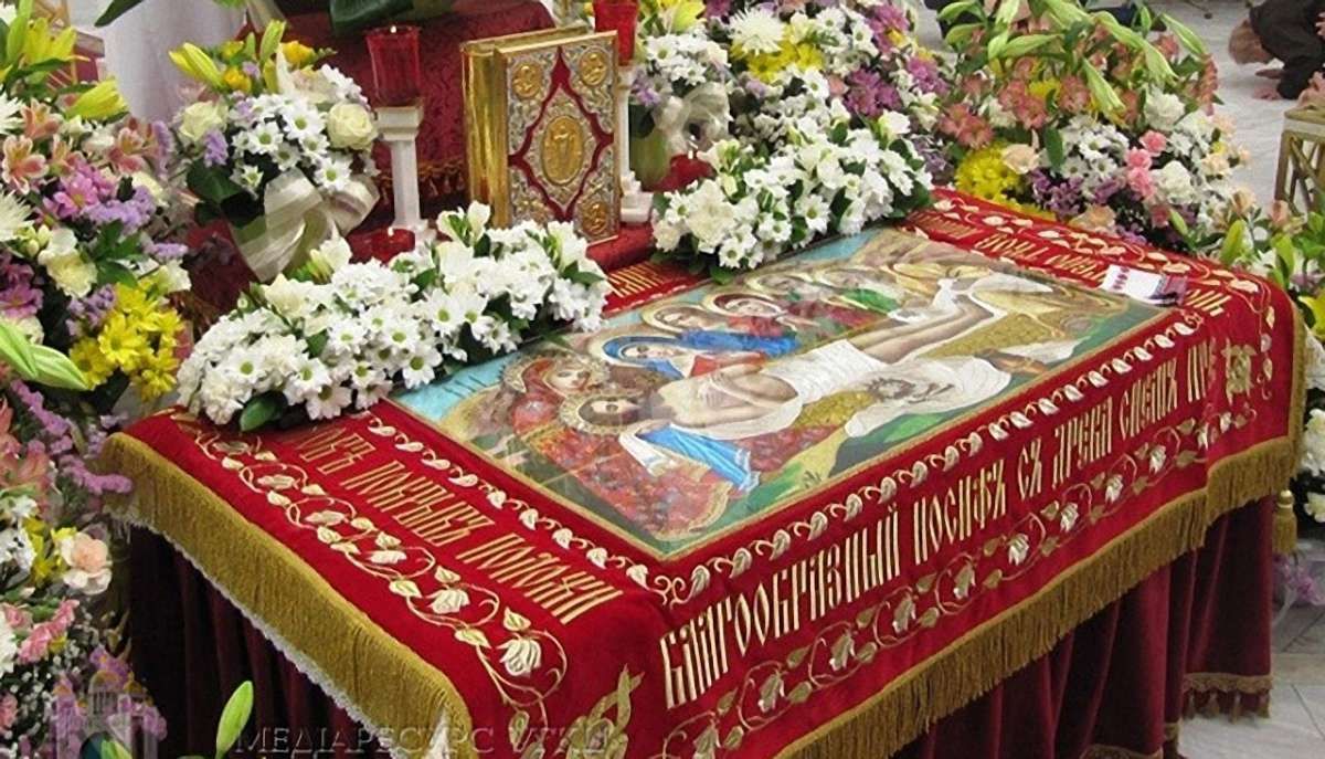 На Тернопільщині православні й греко-католики об'єдналися і разом виносили Плащаницю