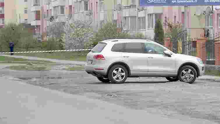 На Хмельниччині знешкодили гранату, прикріплену до автомобіля київського підприємця