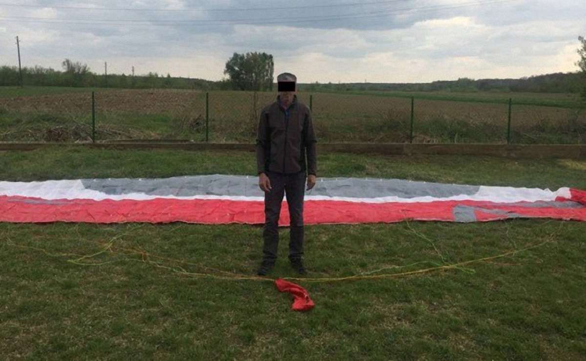 На Закарпатті прикордонники упіймали парашутиста з Угорщини