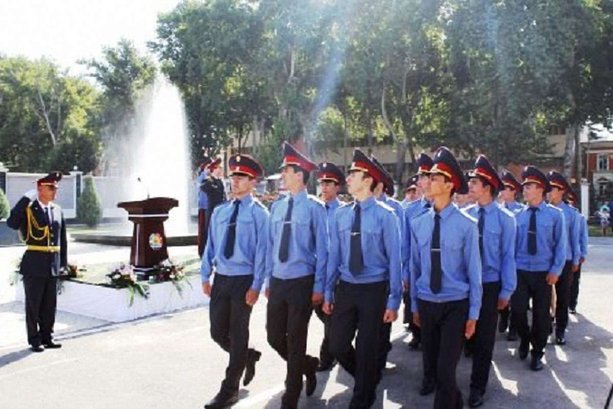 В Таджикистані міліціонерів зобов'язали раз на місяць ходити в театр