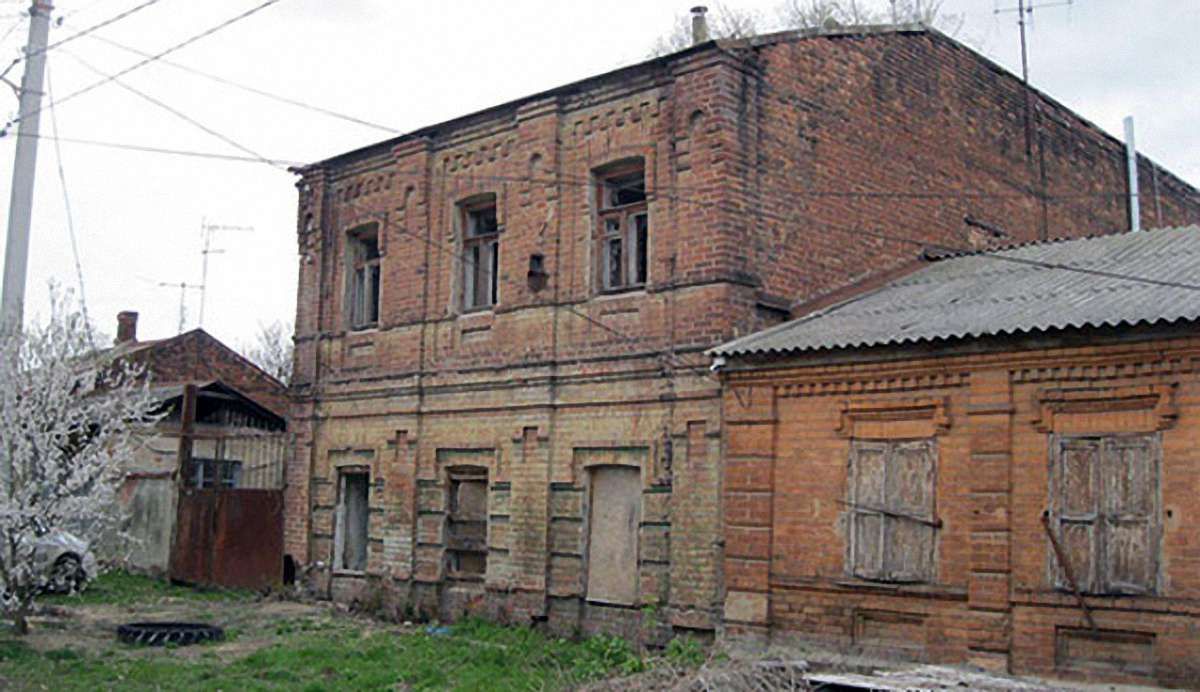 У Харкові поліція знайшла в занедбаному будинку два пакети саморобної вибухівки