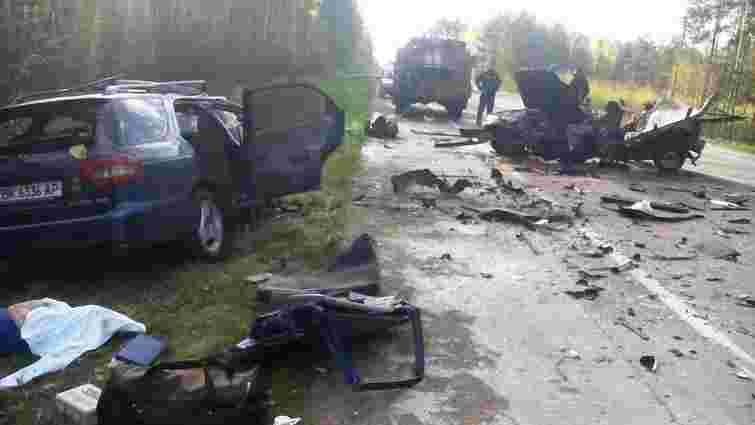 На Житомирщині у масштабному ДТП загинули п'ять людей, ще дві особи - травмовані