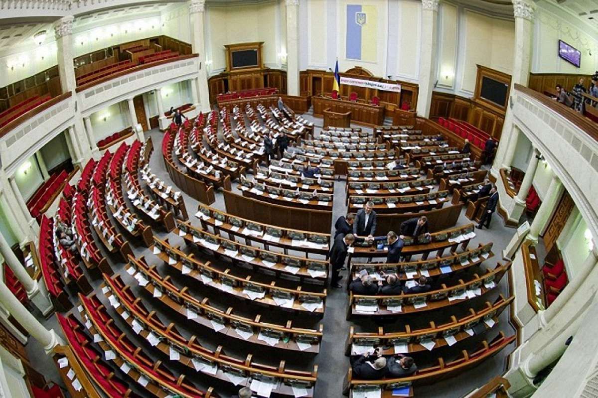 Вісім народних депутатів прогуляли всі засідання Верховної Ради у квітні