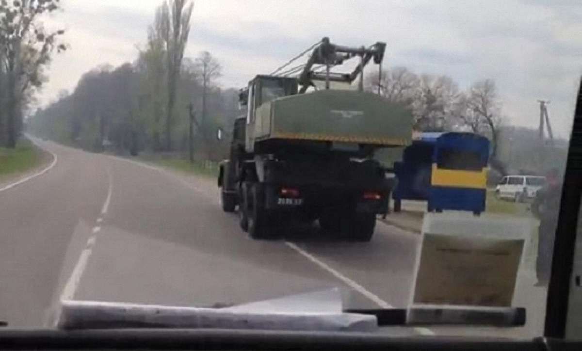 Унаслідок ДТП за участі військового крану на Львівщині госпіталізували 36-річного пішохода
