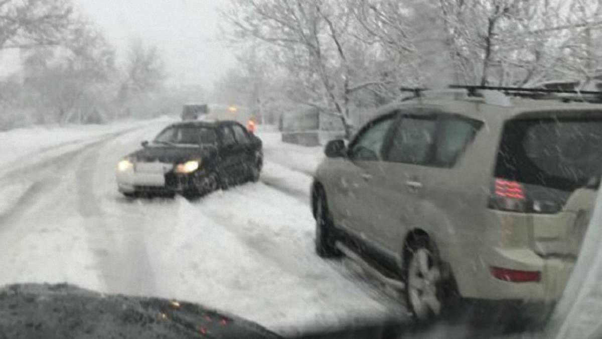 В Дніпрі і на Харківщині через негоду обмежили рух транспорту