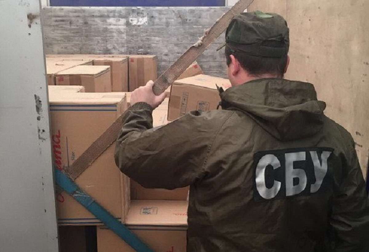 На Буковині затримали авто з контрабандними сигаретами на ₴1,5 млн
