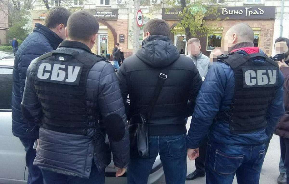 У Кропивницькому поліцейський вимагав $4 тис. у програміста
