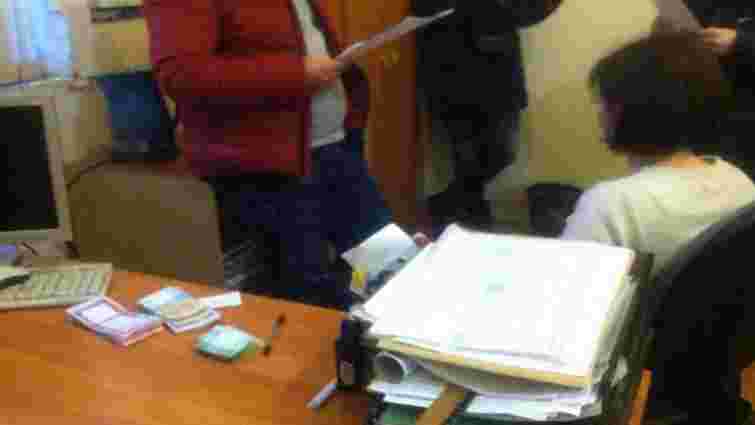 В Одесі чиновники з ОДА і Держпродспоживслужби вимагали хабар за дозвіл на роботу АЗС