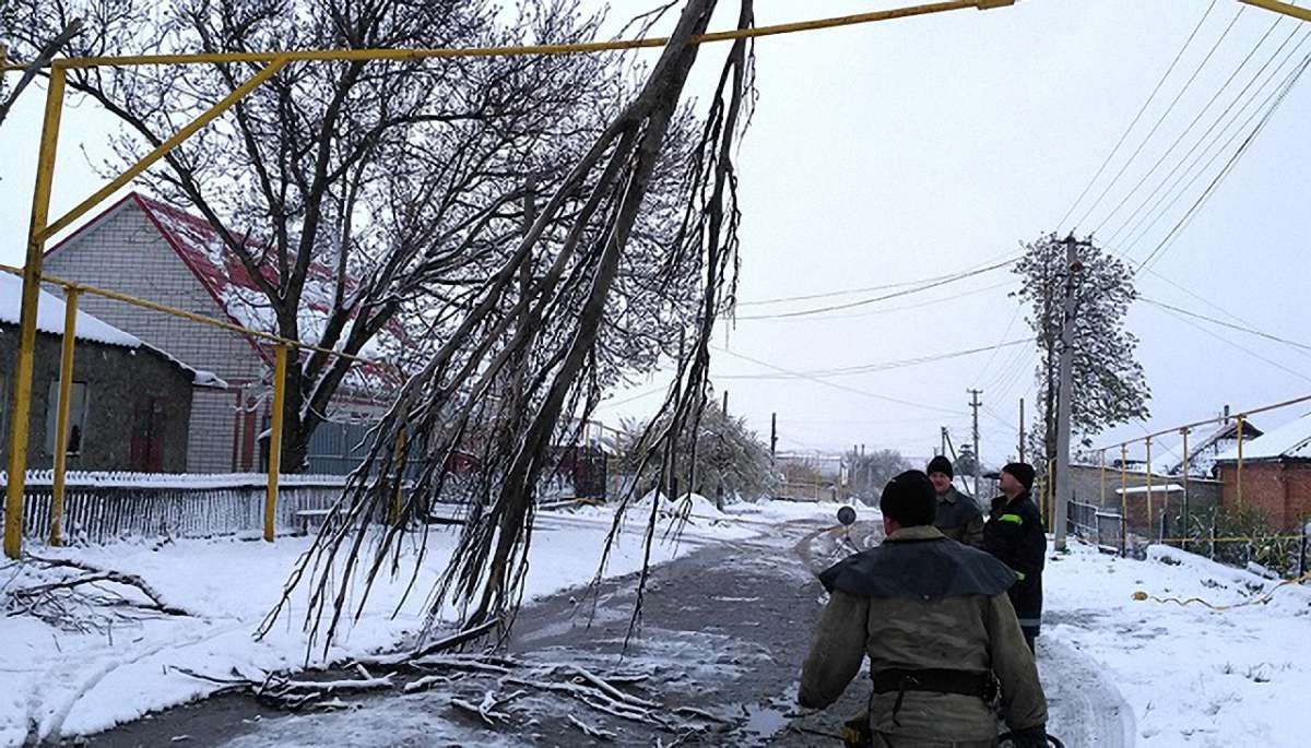 В Україні через негоду без світла залишаються майже 230 населених пунктів