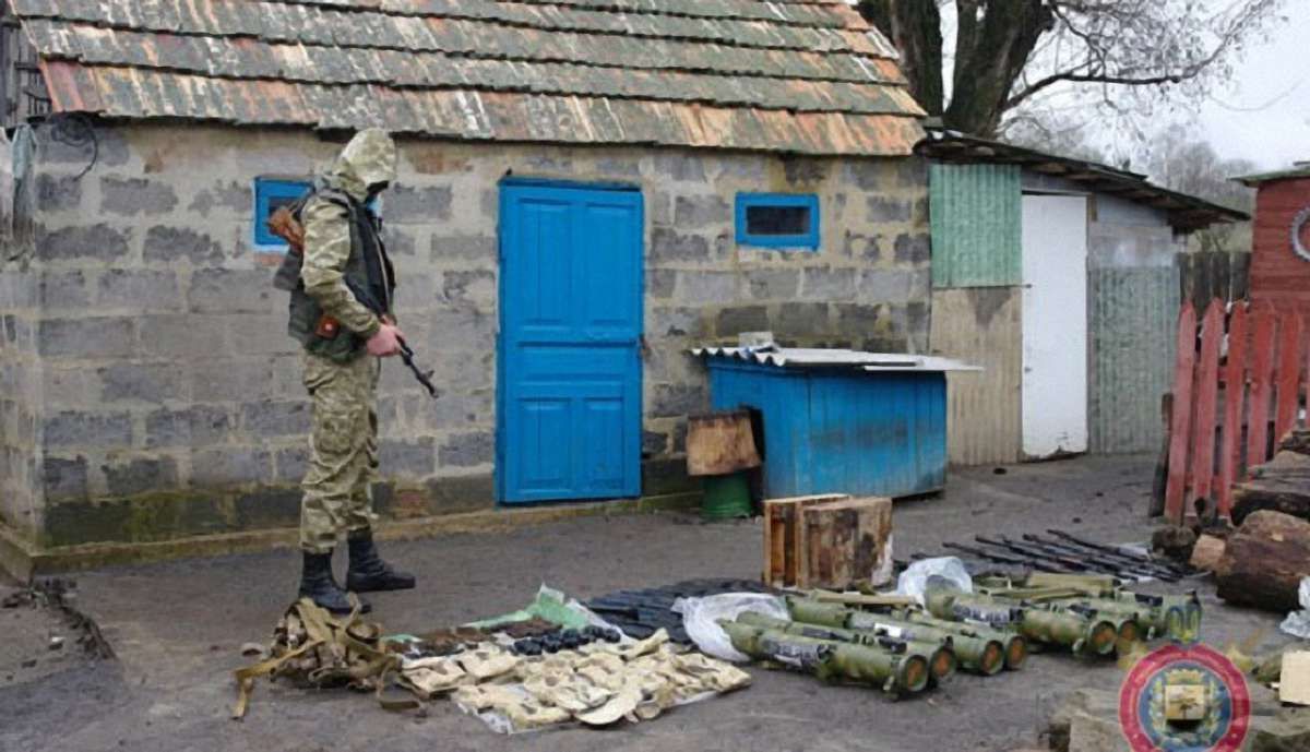 На Донеччині затримали двох бойовиків та вилучили російську зброю