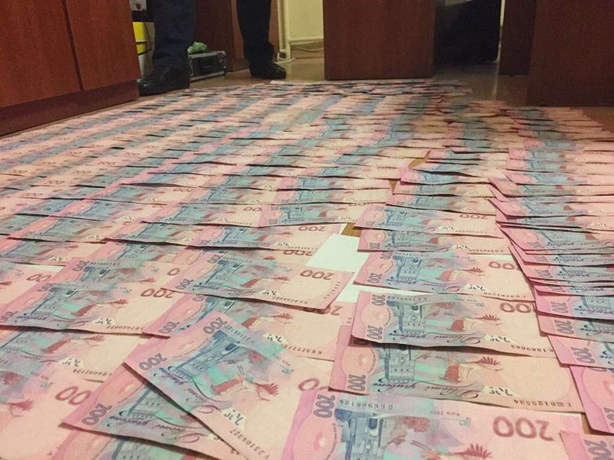 СБУ затримала слідчого львівської поліції на хабарі у ₴54 тис.
