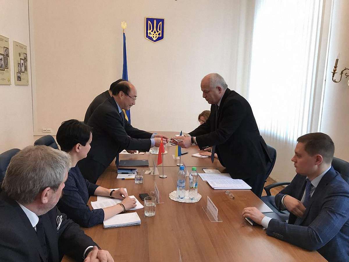 Степан Кубів запропонував китайцям побудувати нову гілку метро і міст у Києві