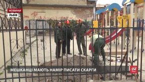 Дитячий майданчик у центрі Львова облаштували на високовольтній мережі