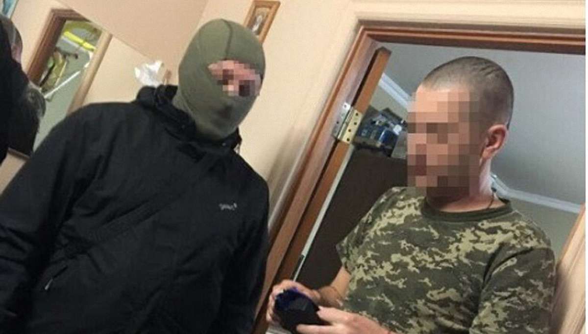 Закарпатські митники та прикордонники сприяли контрабанді цигарок і бурштину до Угорщини