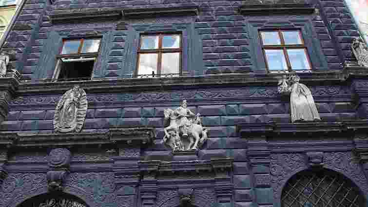 Археологи продовжили дослідження «Чорної кам’яниці» у центрі Львова